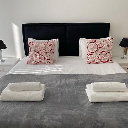 Berks Luxury Serviced Apartments , Free Parking, Free Gym And Free Wifi Bracknell Oda fotoğraf