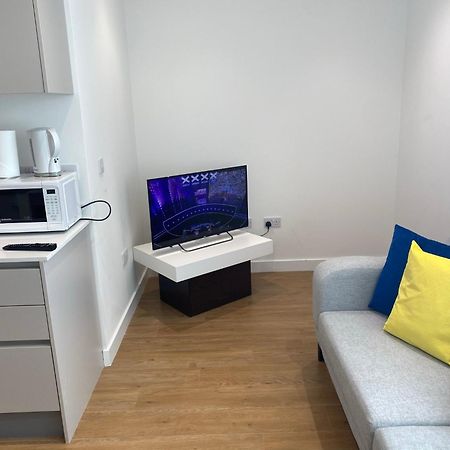 Berks Luxury Serviced Apartments , Free Parking, Free Gym And Free Wifi Bracknell Oda fotoğraf