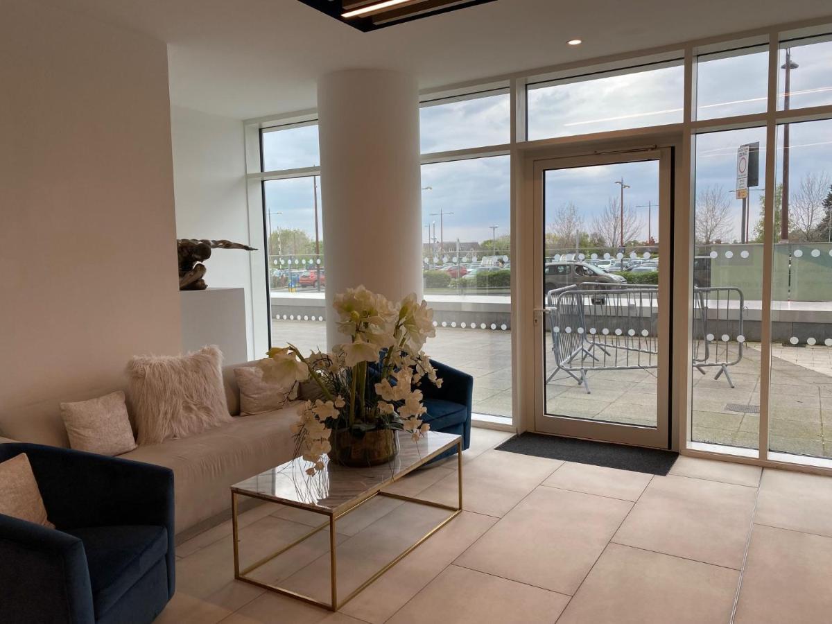 Berks Luxury Serviced Apartments , Free Parking, Free Gym And Free Wifi Bracknell Dış mekan fotoğraf